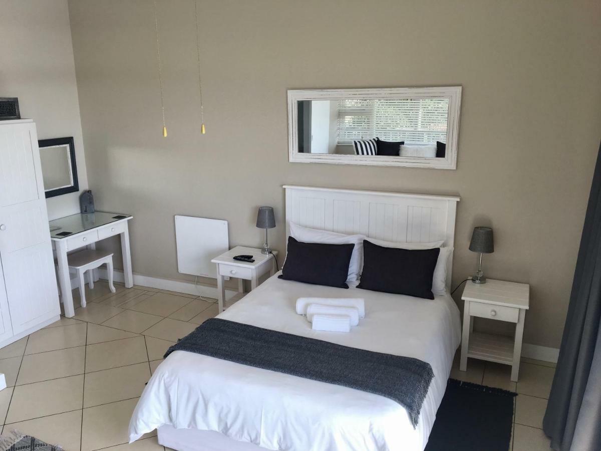 La Mer Guesthouse Port Elizabeth Exterior photo